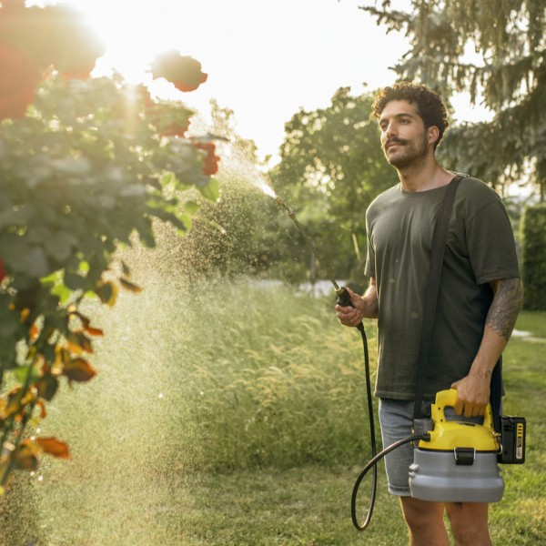 Karcher PSU 4-18 Battery Power Pressure Sprayer | 1.445-300.0 Karcher PSU 4-18 Battery Power Pressure Sprayer | 1.445-300.0